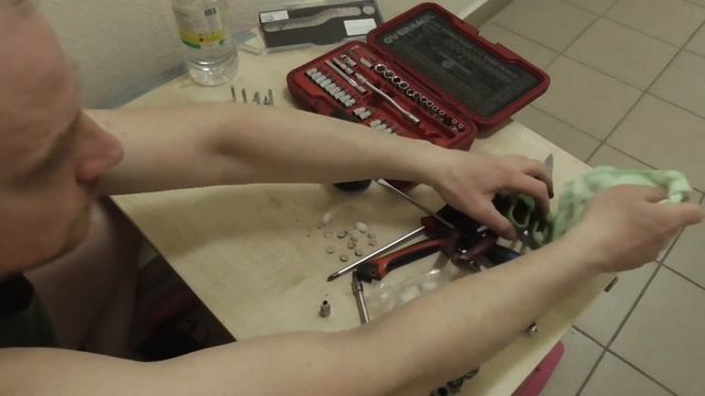 Замена подшипников на детских роликах за 15 минут. (один роликовый конек) смотреть онлайн