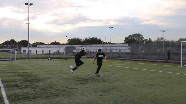1 ON 1 SKILL FOOTBALL CHALLENGE! смотреть онлайн