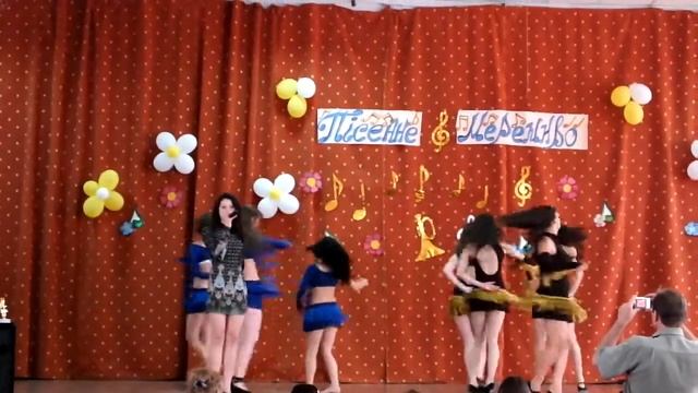 Анна Пихтер и коллектив "Триумф" - "I Will Survive" смотреть онлайн