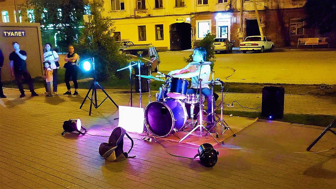 Барабанщик на набережной Волги.Уличный музыкант Street_travel_team смотреть онлайн