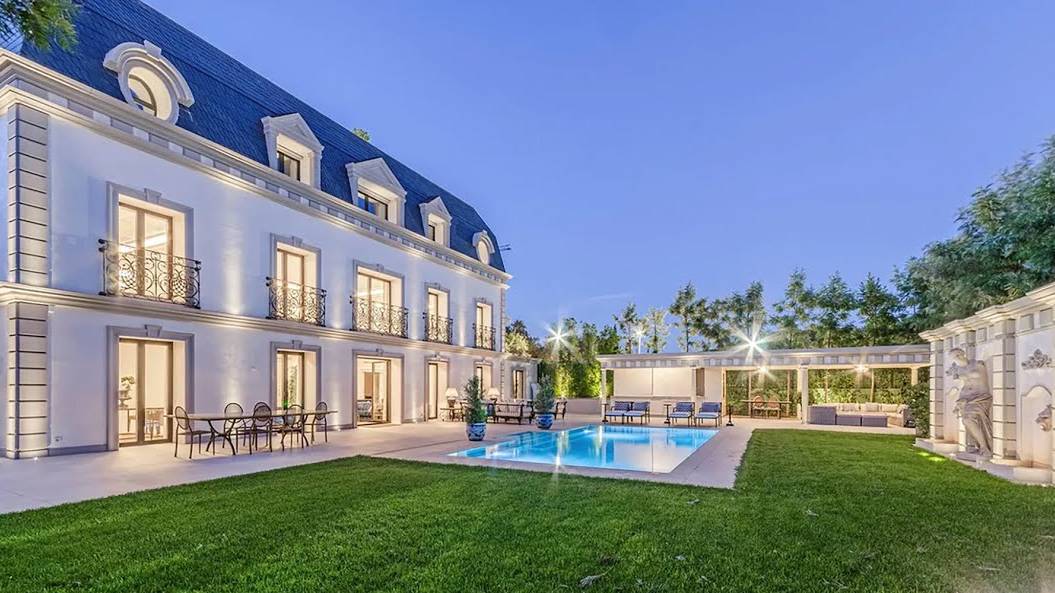 French-Style Mansion in Barcelona, Spain смотреть онлайн