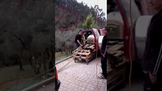 Towing a 1 ton bread oven from a NIssan Patrol with a Landr смотреть онлайн