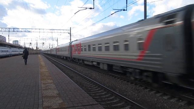 Электровоз ЭП20-031 с поездом№060У Москва-Нижневартовск платформа Выхино 25.03.2019 смотреть онлайн