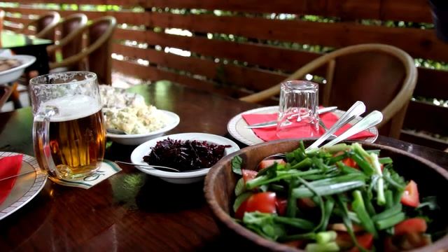 Чешский ресторан Neromilos в горах Тродос на Кипре смотреть онлайн