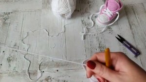 Вязаные пинетки кеды крючком. Подробный мастер-класс.