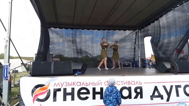 Коллектив эстрадного танца "Веселые башмачки" - танец "Катюша" смотреть онлайн