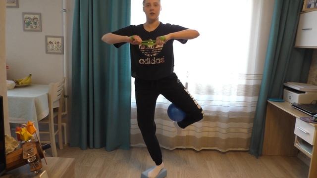 Упражнение на приводящие группы мышц. (правая нога). смотреть онлайн