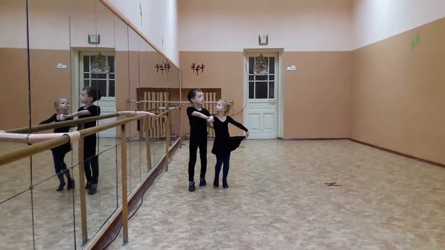 Репетиция ансамбля: проходочка | Зорянка смотреть онлайн