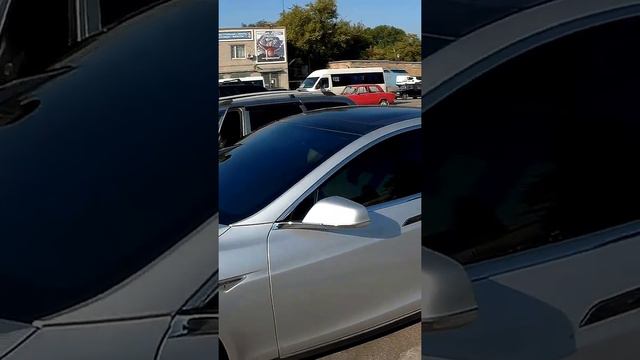 Как смотрится чёрная плёнка на серебристом Tesla Model S➤ Тонировка смотреть онлайн