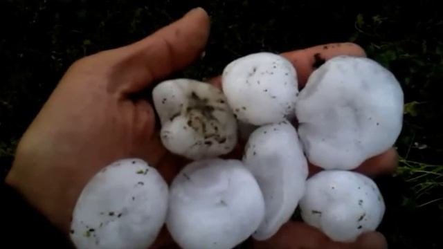 Град как куриное, гусиное яйцо и больше! Куски льда с неба. Крыжополь. Hailstorm. Shower of hail. смотреть онлайн