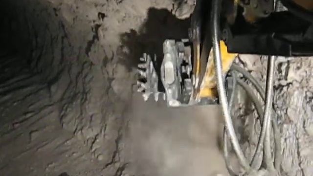 Демонтажный робот Brokk 180. Чистка вращающейся печи на цементном заводе смотреть онлайн