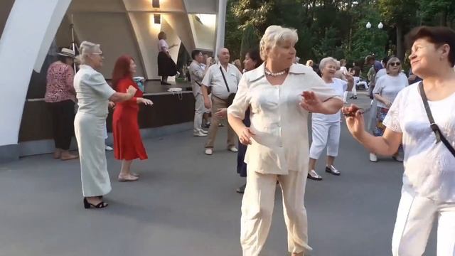 ОЙ, СМЕРЕКО! ТАНЦЫ ХАРЬКОВ УКРАИНА СЧАСТЛИВЫЕ ДНИ смотреть онлайн