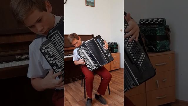 А. Новиков "Смуглянка" обр. Е. Лёвина исп. Буланкин Станислав смотреть онлайн