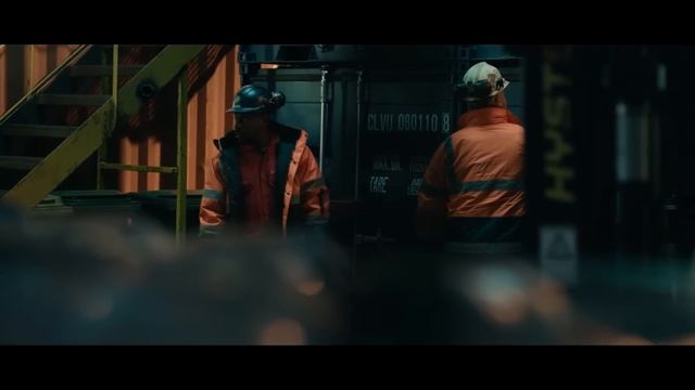 Команда нефтяных бурильщиков попала в ловушку тумана оказалось они разбудили 300 миллионного монстр смотреть онлайн