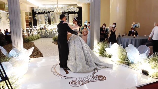 Evans & Ruth Stefanie / 2BIC - Heart Wedding First Dance / Dancefirst Indonesia смотреть онлайн