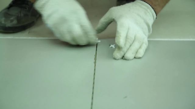 4. Процесс укладки: Укладка напольной плитки с применением клея КРЕПС УСИЛЕННЫЙ смотреть онлайн