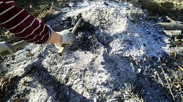 Процесс готовки древесного угля в домашних условиях, и навожу порядок в саду⛏️?️ смотреть онлайн