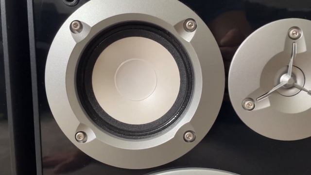 Yamaha NS-6490 Home 3 Way Bookshelf Speakers смотреть онлайн