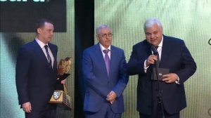 Сергей Мозякин награждается призом MVP регулярного сезона