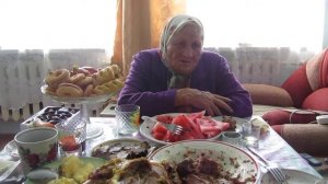 90-ЛЕТНЯЯ БАБУШКА ПОЕТ СТАРИННУЮ ПЕСНЮ.