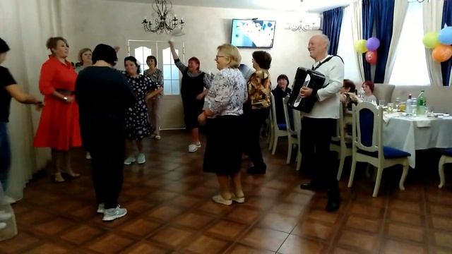 Аккордеонист Николай Донецкий - "Гуцульская полька". Супер!!! Музыкант на юбилее (live) г.Казань. смотреть онлайн