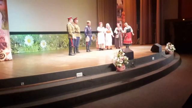 Ансамбль казачьей песни «Злата братина» Ой с Дону с Дону... смотреть онлайн