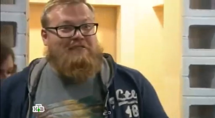 Мужик устроил разнос "Квартирному вопросу" смотреть онлайн