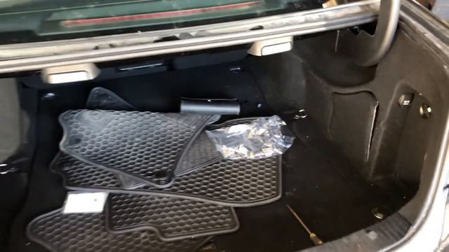 The fuse box location on a 2017 Mercedes E-Class смотреть онлайн