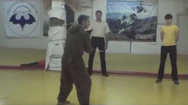 Противодействие группе нападающих часть 2 / Countering a group of attackers part 2 смотреть онлайн