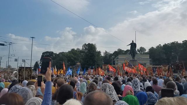 12.09.23 Крестный ход у Александро-Невской лавры смотреть онлайн