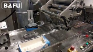 Сахар рафинад, упаковка поштучно во флоупак на автоматической упаковочной машине.