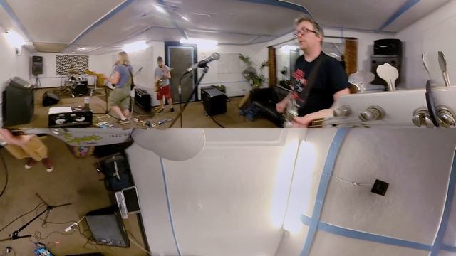 Strapped a 360° camera to a guitar (it makes a cool music video) смотреть онлайн