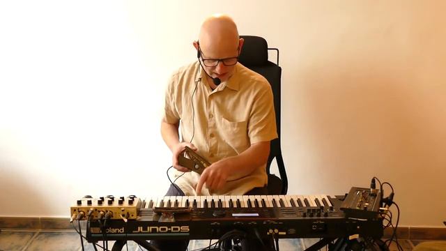 ROLAND EV-5 EXPRESSION PEDAL (Part 1): How It Works & Add An Extra Instrument To Your Keyboard ! смотреть онлайн