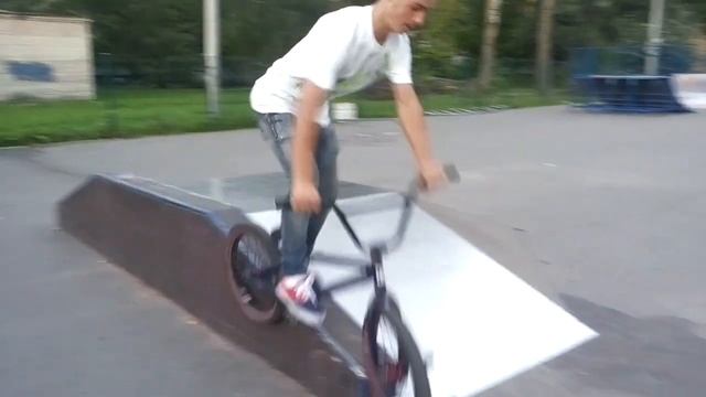 BMX Tricks. Летние кадры смотреть онлайн