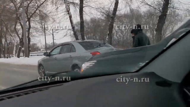 В Новокузнецке китаец въехал в японца смотреть онлайн