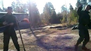 Солдат красиво танцует