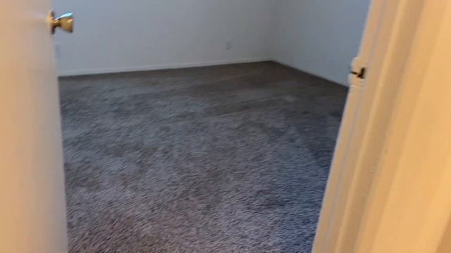 Evansville, IN Westwood Apartments - 2 bdrm 1 bath, c/a. living room on left смотреть онлайн
