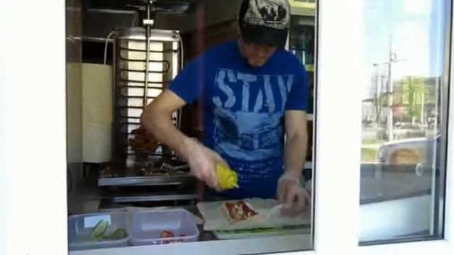 А у вас есть шаурма ? Да конечно вам среднюю или большую. смотреть онлайн