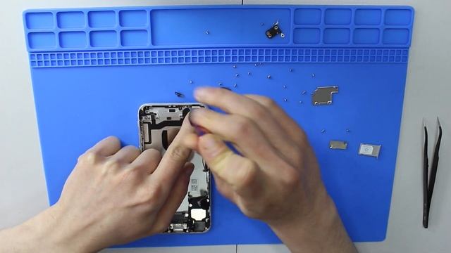 ЗАМЕНА ШЛЕЙФА КНОПОК ВКЛЮЧЕНИЯ,ГРОМКОСТИ ВИБРО НА IPHONE 6S/ REPLACE FLAT CABLE POWER BUTTON смотреть онлайн