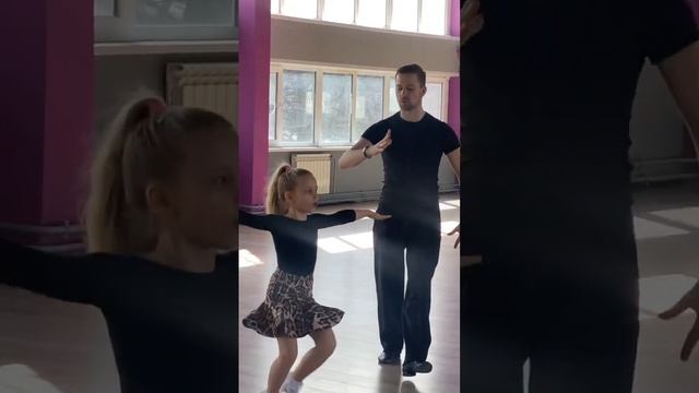Просто красиво ? #танцы #бальныетанцы #тренировки #детитанцы #childdance #ballroomdance #dance смотреть онлайн