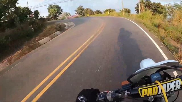 SAN JOSE - SAN CARLOS EN 1 HORA XR400R смотреть онлайн