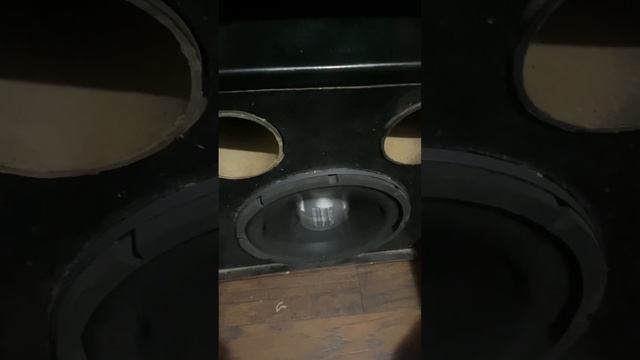 JBL gt5 10 flexing on 100 watts смотреть онлайн