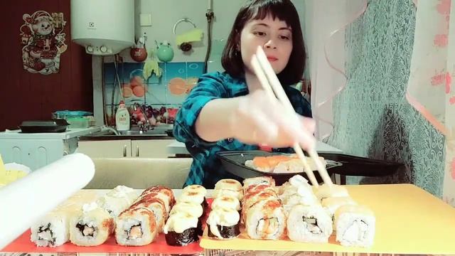 ПОДГОТОВКА К МУКБАНГУ. РОЛЛЫ. смотреть онлайн