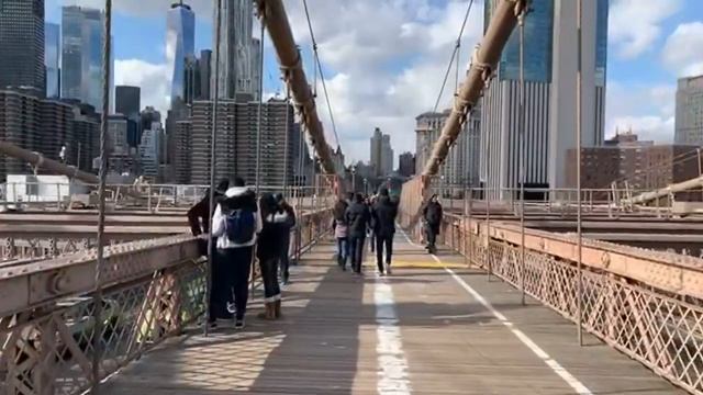 Прогулка по Нью-Йорку к Бруклинскому мосту смотреть онлайн
