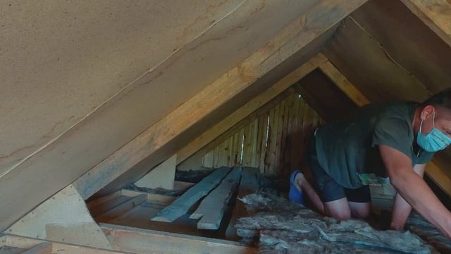 10-СЕРИЯ. КУПИЛИ СОВЕТСКУЮ ДАЧУ! АДСКИЙ ЧЕРДАК!!! Утепление крыши в каркасном доме. смотреть онлайн