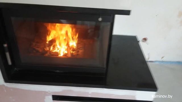 Двухсторонний современный камин с угловой каминной топкой Kratki. смотреть онлайн