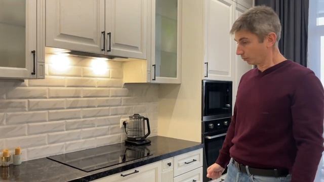 Неоклассическая кухня Милана с фасадами из массива ясеня. смотреть онлайн