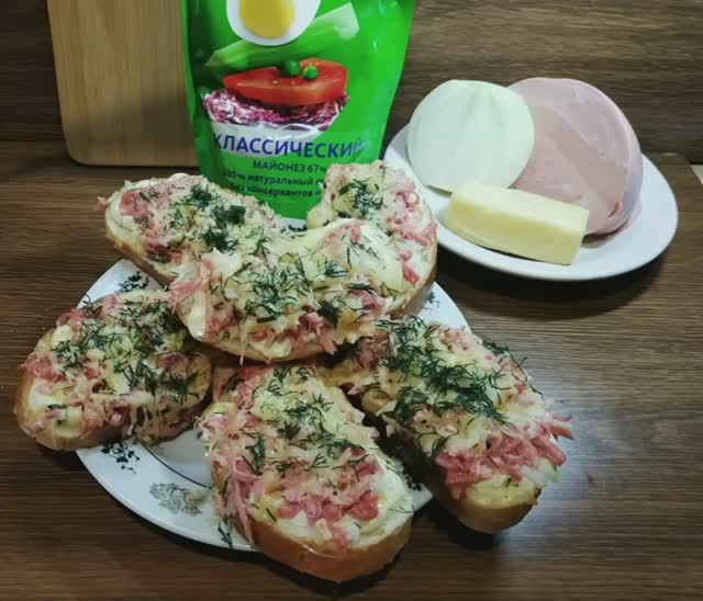 Очень вкусные и бюджетные "МИНИ-ПИЦЦЫ"./Мини пиццы./ Пицца на батоне./ Быстрый завтрак смотреть онлайн