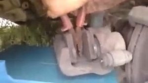 Замена передних тормозных колодок Рено Мастер. Replacing the front brake pads Renault Master