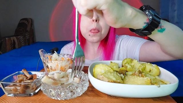 Картошка с сельдью,грибы,капуста мукбанг/ответы на вопросы/mukbang смотреть онлайн